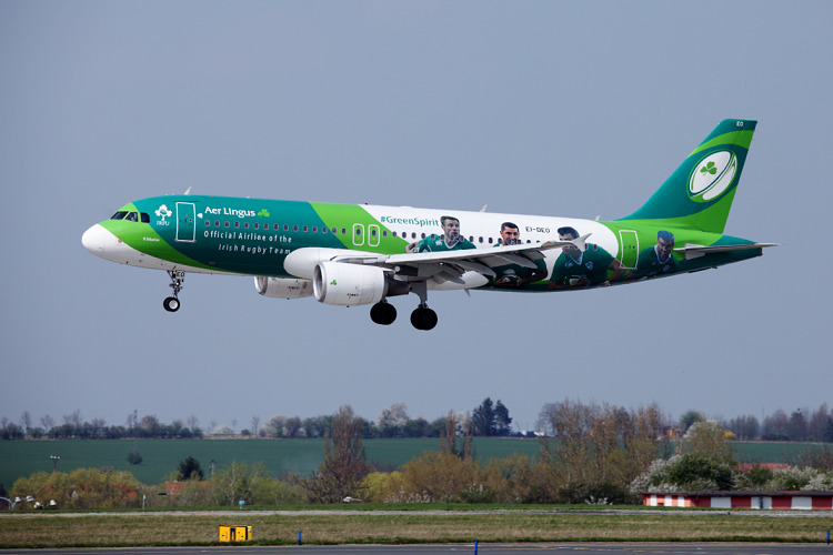 Airbus A320-214, Aer Lingus, registrace EI-DEO (Irish Rugby Team logojet) 