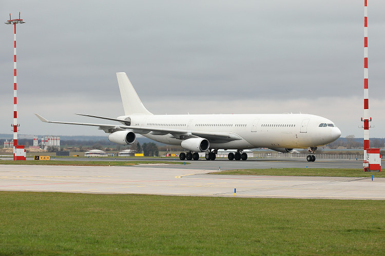 Airbus A340-313X, HiFly Malta, registrace 9H-FOX