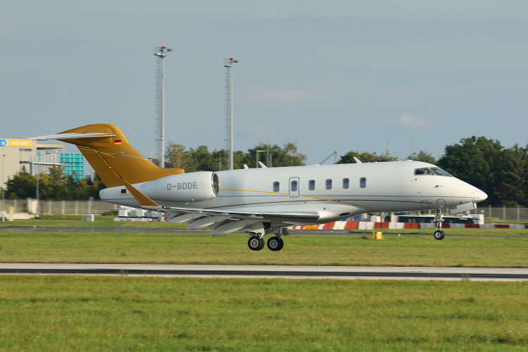 Bombardier BD100-1A10 Challenger 350