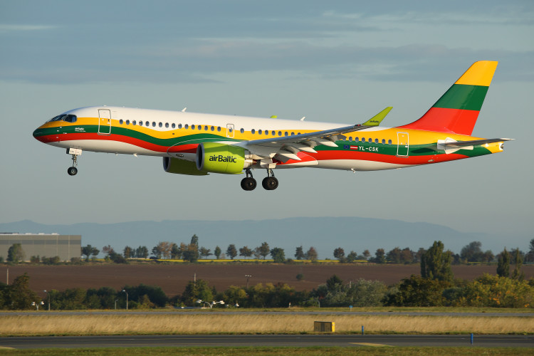 Bombardier BD500-1A11 CSerries CS300 (Airbus A220-300), Air Baltic, registrace YL-CSK (Lithuanian flag livery)