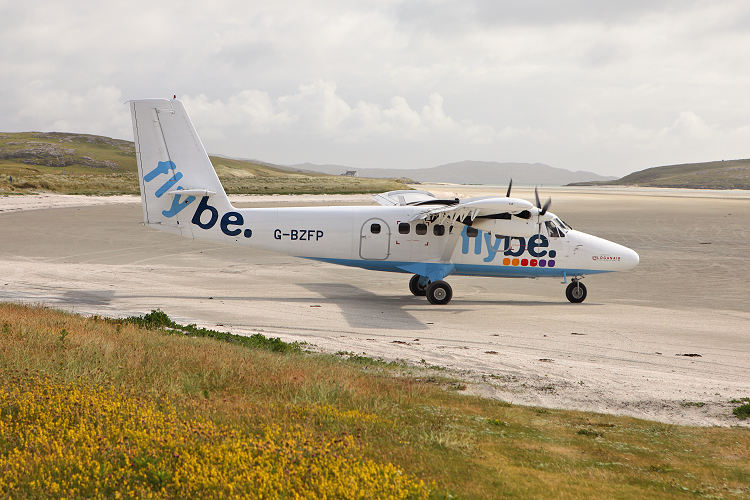 DHC-6-300 Twin Otter, Loganair, registrace G-BZFP