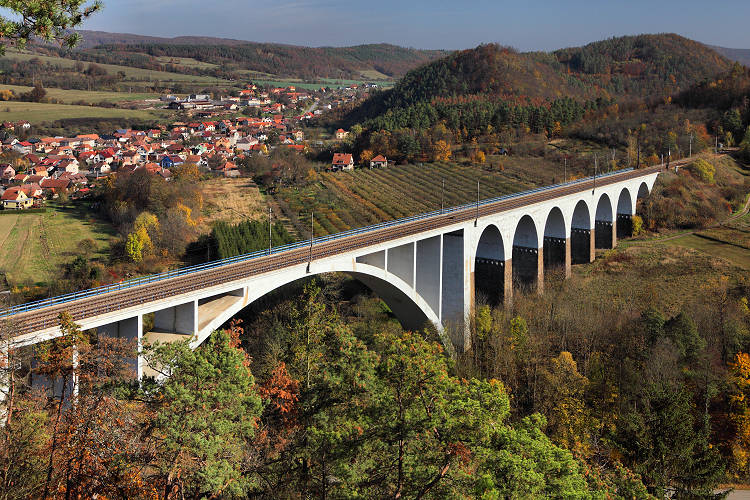 Dolnoloučský viadukt