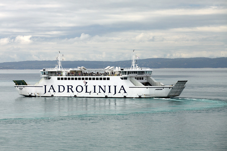 Jadran (Ro-Ro vehicle and passanger ferry, délka 87m, šíře 17 m, deadweight 572 t)