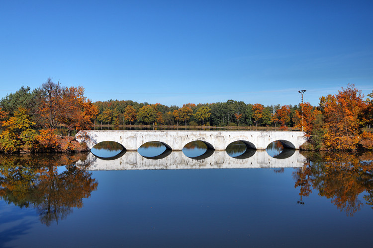 kamenný most přes rybník Vítek