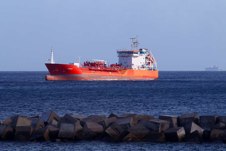 Maddy (LPG tanker, délka 75m, šíře 14m, deadweight 3 090t), Tenerife, Kanárské ostrovy