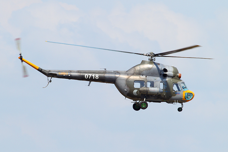 Mil Mi-2, LOM Praha - CLV, registrace 0718