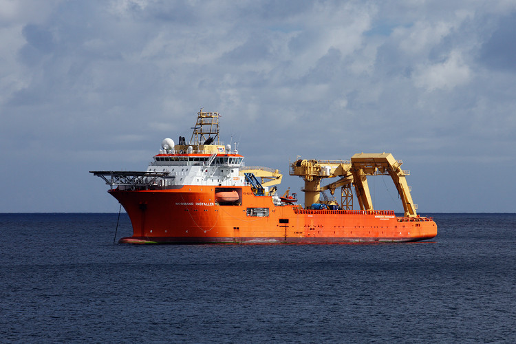 Normand Installer (offshore supply ship, délka 124m, šíře 28m, deadweight 9 511t), Tenerife, Kanárské ostrovy