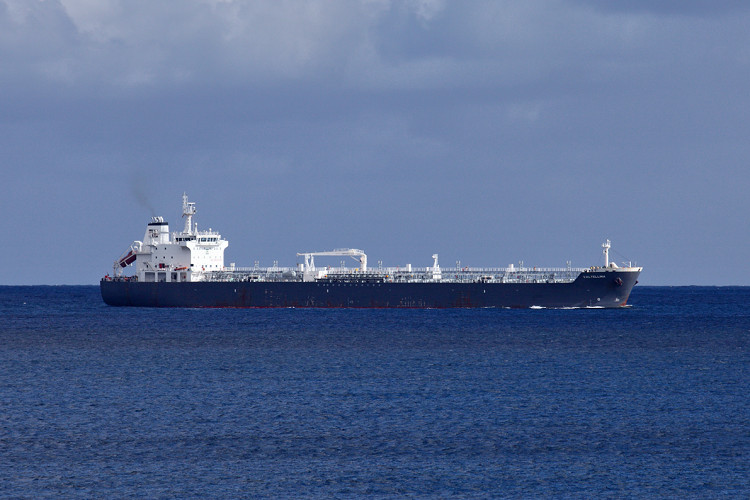 Valtellina (oil/chemical tanker, délka 184m, šíře 27m, deadweight 37 481t), Tenerife, Kanárské ostrovy